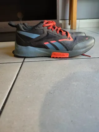 Zapatillas Reebok grises y naranjas