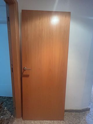 Puerta interior de madera
