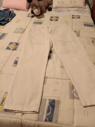 Pantalón vaquero beige chica