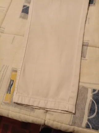 Pantalón vaquero beige chica