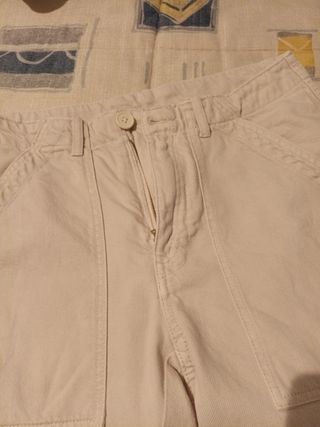 Pantalón vaquero beige chica