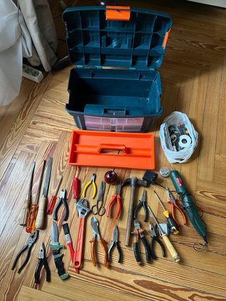 Caja de herramientas con accesorios
