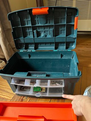 Caja de herramientas con accesorios