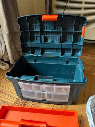 Caja de herramientas con accesorios