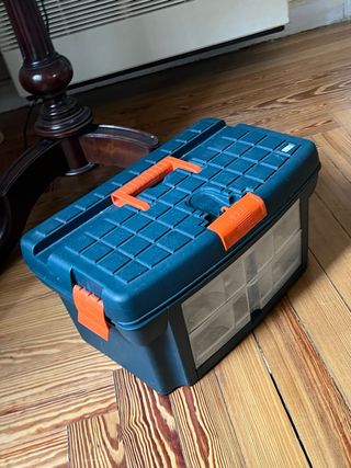 Caja de herramientas con accesorios