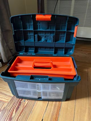 Caja de herramientas con accesorios