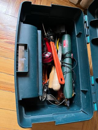 Caja de herramientas con accesorios