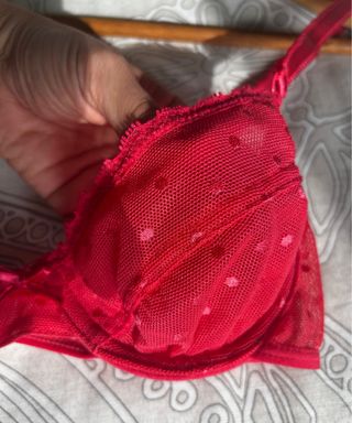 Sujetador rosa intenso con topos