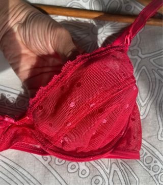 Sujetador rosa intenso con topos