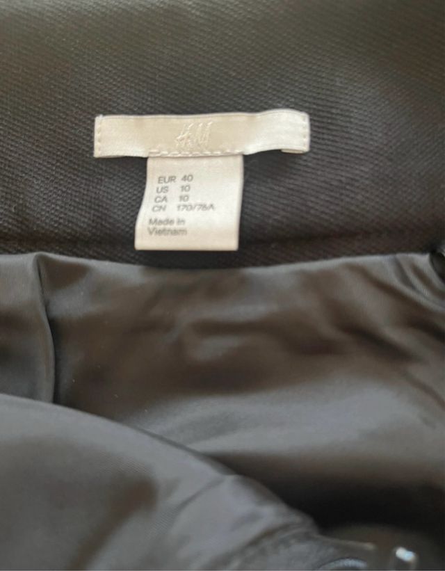 Falda negra elegante