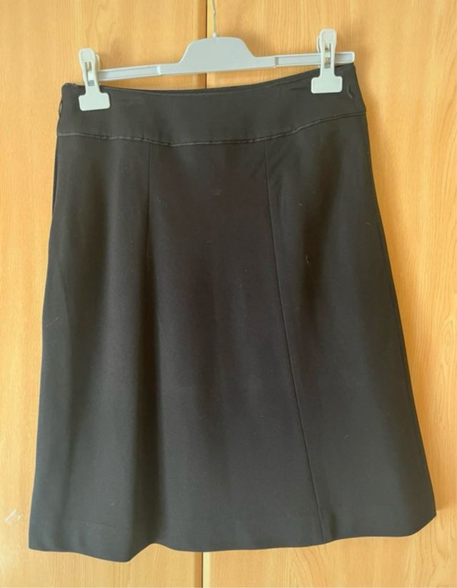 Falda negra elegante