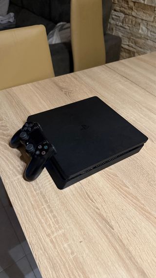 2 PS4 (PlayStation 4) Negra + 2 Mandos