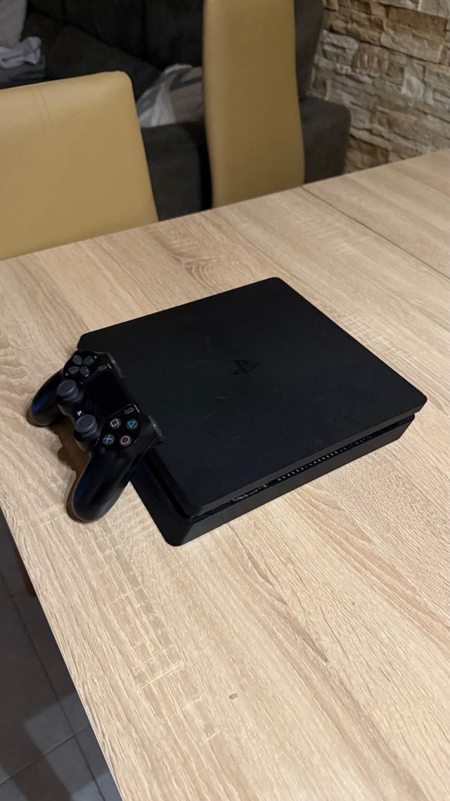 2 PS4 (PlayStation 4) Negra + 2 Mandos