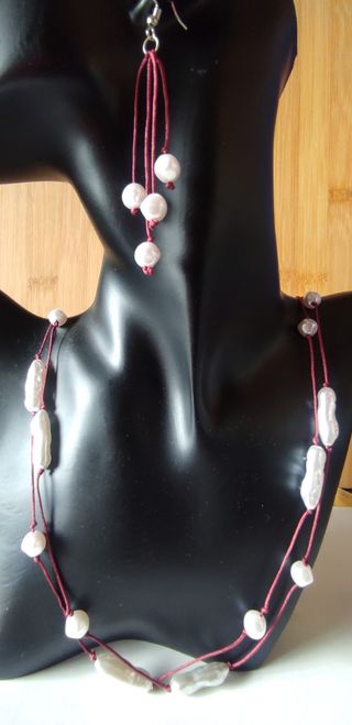 Conjunto artesanal perlas y cordón rojo