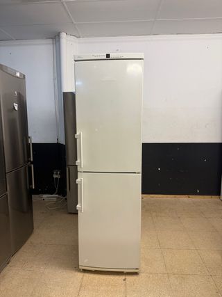 Nevera Liebherr 200x60 con garantía