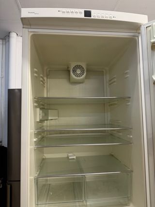 Nevera Liebherr 200x60 con garantía