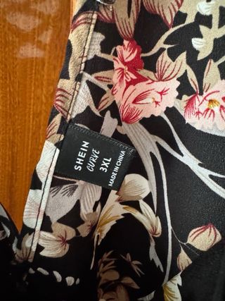 Blusa floral negra talla XXXL 