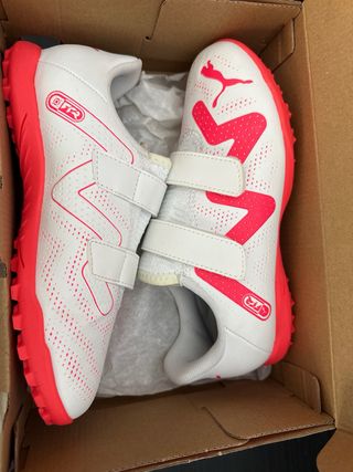 Zapatos Puma niño blancos y rojos