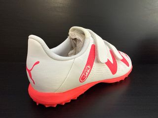Zapatos Puma niño blancos y rojos
