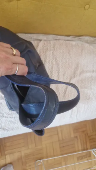 Bolso de piel azul Acosta