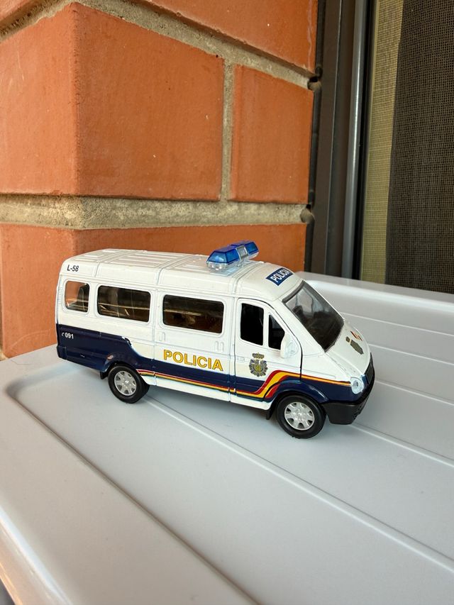 Furgón Policía Nacional antiguo