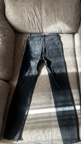 Pantalones skinny New Yorker negros