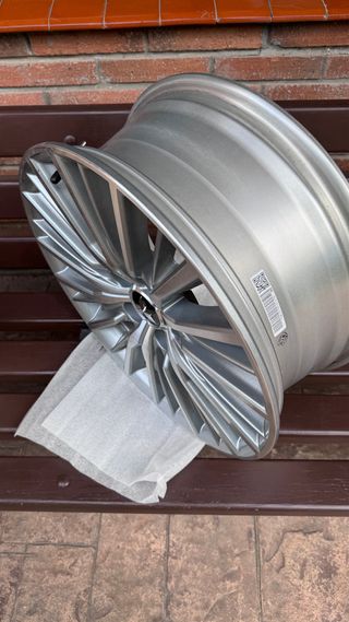 Llantas 18 pulgadas Mitsubishi Outlander. Cuatro.