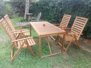 Tavolo da esterno in legno Ikea e 4 sedie