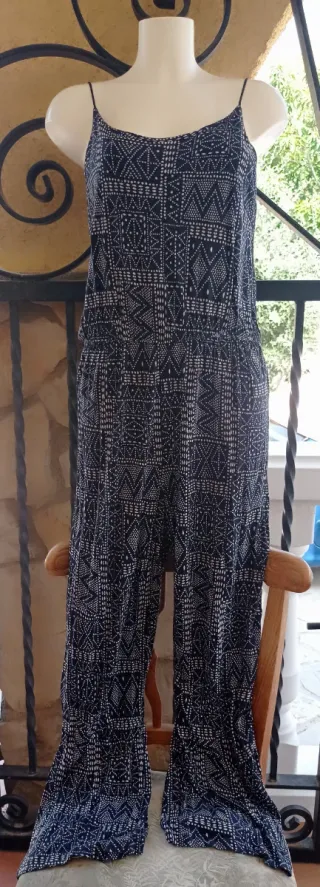 Mono azul y blanco estampado