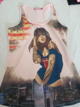 Camiseta tirantes mujer , color salmón diseño rock