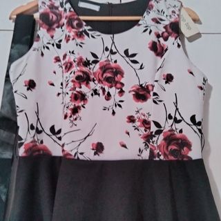 Vestido floral blanco y rojo