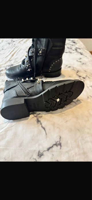 Botines Sfera Negros con Tachuelas