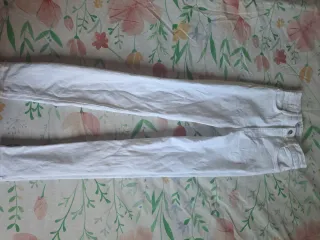 Pantalones vaqueros blancos