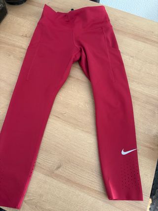 Leggings Nike rojos con bolsillos