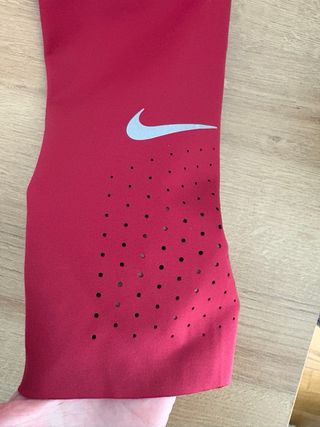 Leggings Nike rojos con bolsillos