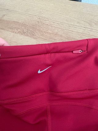 Leggings Nike rojos con bolsillos