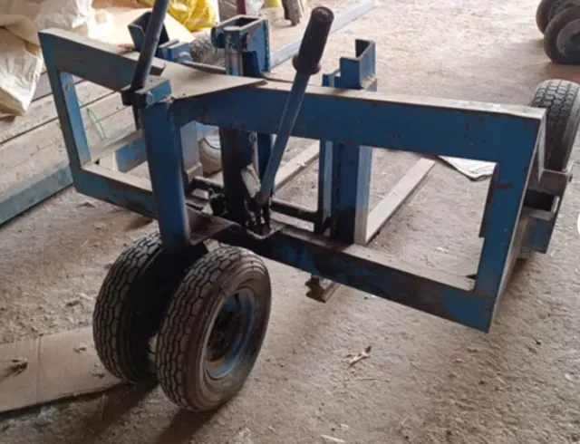 TRASPALETA NEUMATICA DE OBRA