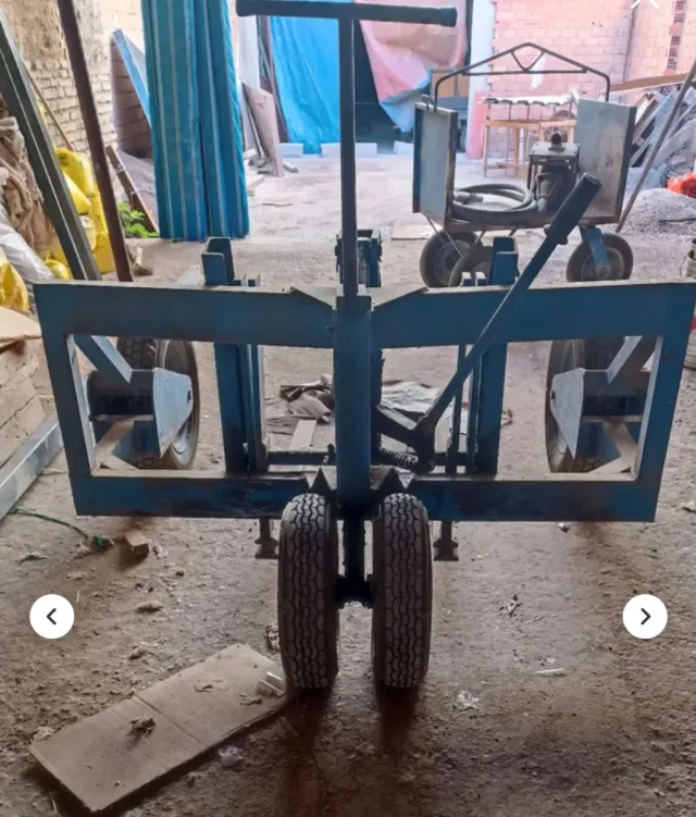 TRASPALETA NEUMATICA DE OBRA