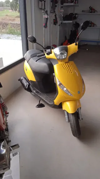 Vendo 2 Piaggio Zip 50 cc Roja y amarilla.