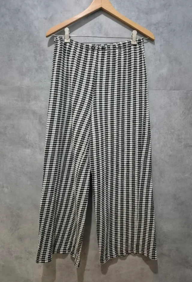 Pantalón Zara mujer cuadros blancos y negros