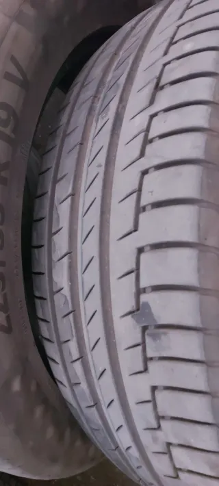  225/55 R19 99V