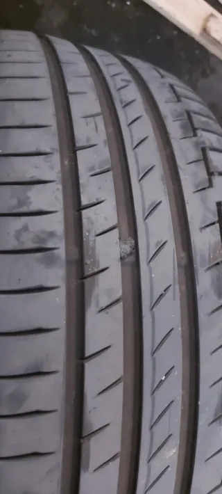  225/55 R19 99V