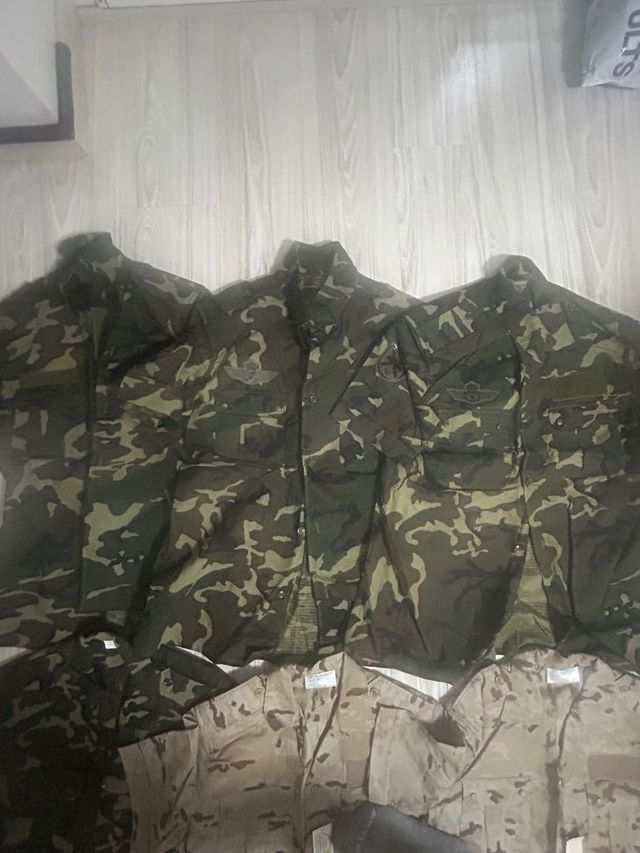 Partes de arriba mimetizadas cortas