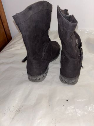 Stivaletti neri con zip e borchie