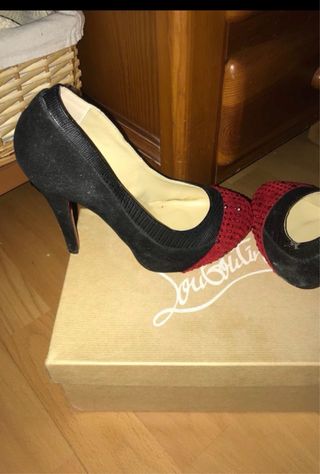 Zapatos Tacón Christian Louboutin Negros y Rojos