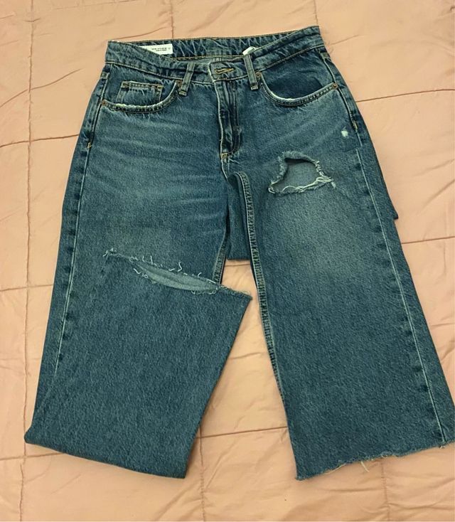 Vaqueros anchos rotos