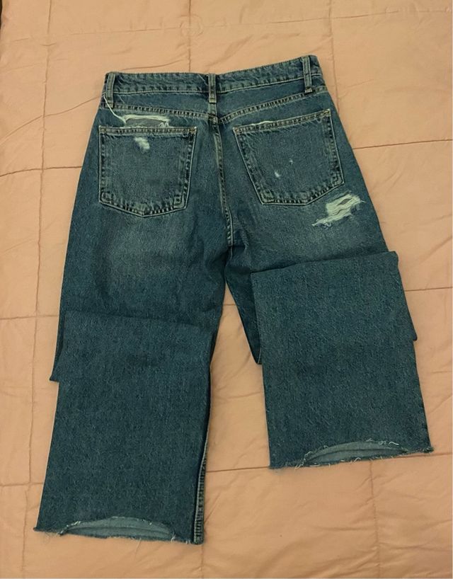 Vaqueros anchos rotos