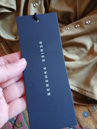 Top verde oliva con borchie tg S-M