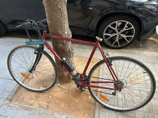 Bicicleta de montaña roja
