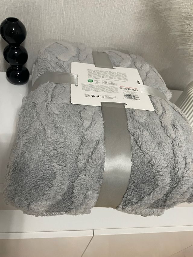 Manta de lã cinza suave